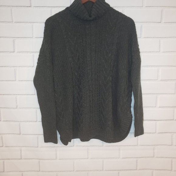 Joseph A. Oversized Cable Knit Sweater in Charcoal heather - Size XS - Picture 3 of 9